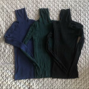 3 fitted turtleneck sweaters